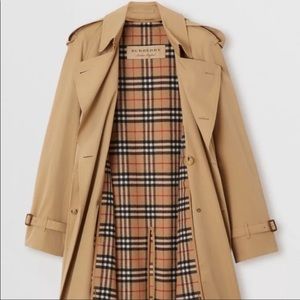 Vintage Authentic Men’s Burberry trench coat.